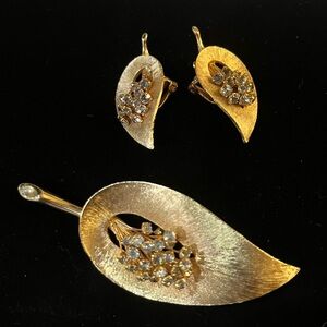 Elegant Gold and Silver Floral Jewelry Set includes brooch and clip earrings